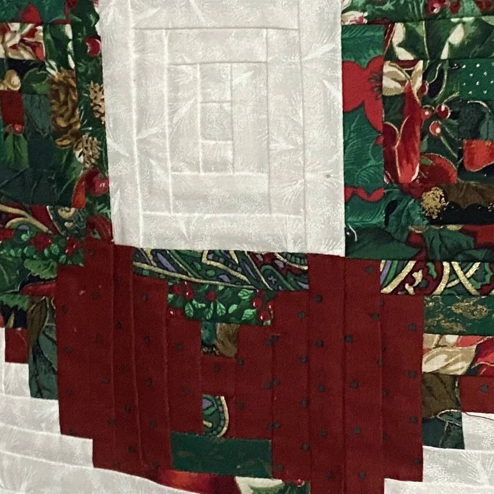 Quilted Table Runner Handmade Christmas Red Green Wreath Pattern